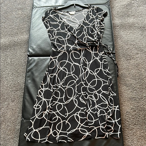 Van Heusen Dresses & Skirts - Van Heusen Black and White Fit and Flare Midi Dress